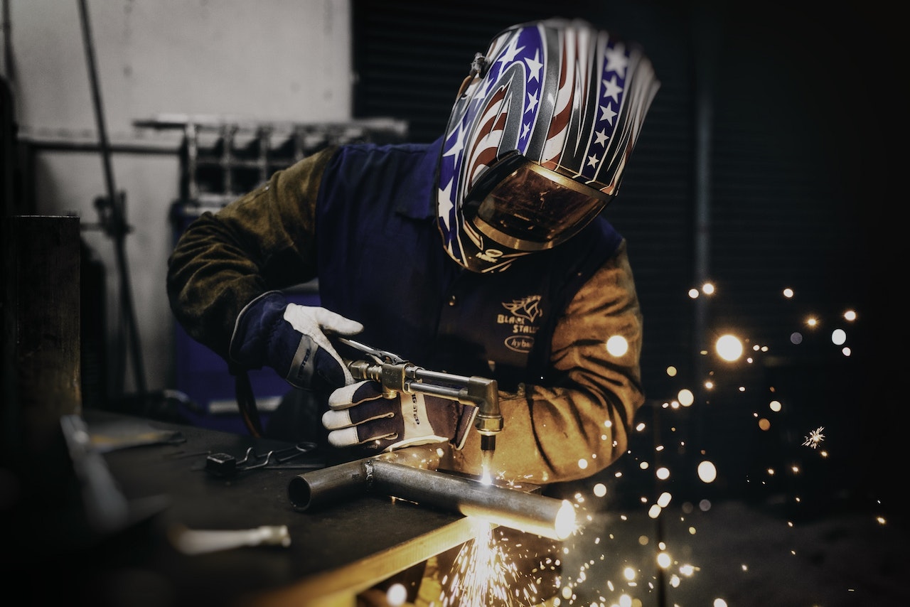 Cómo lograr cortes precisos y profesionales en metal: técnicas y trucos para mejorar tu habilidad