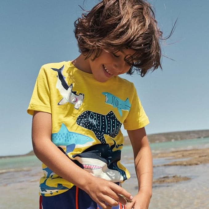 Camiseta Luminosa Diseño Tiburones para Niño