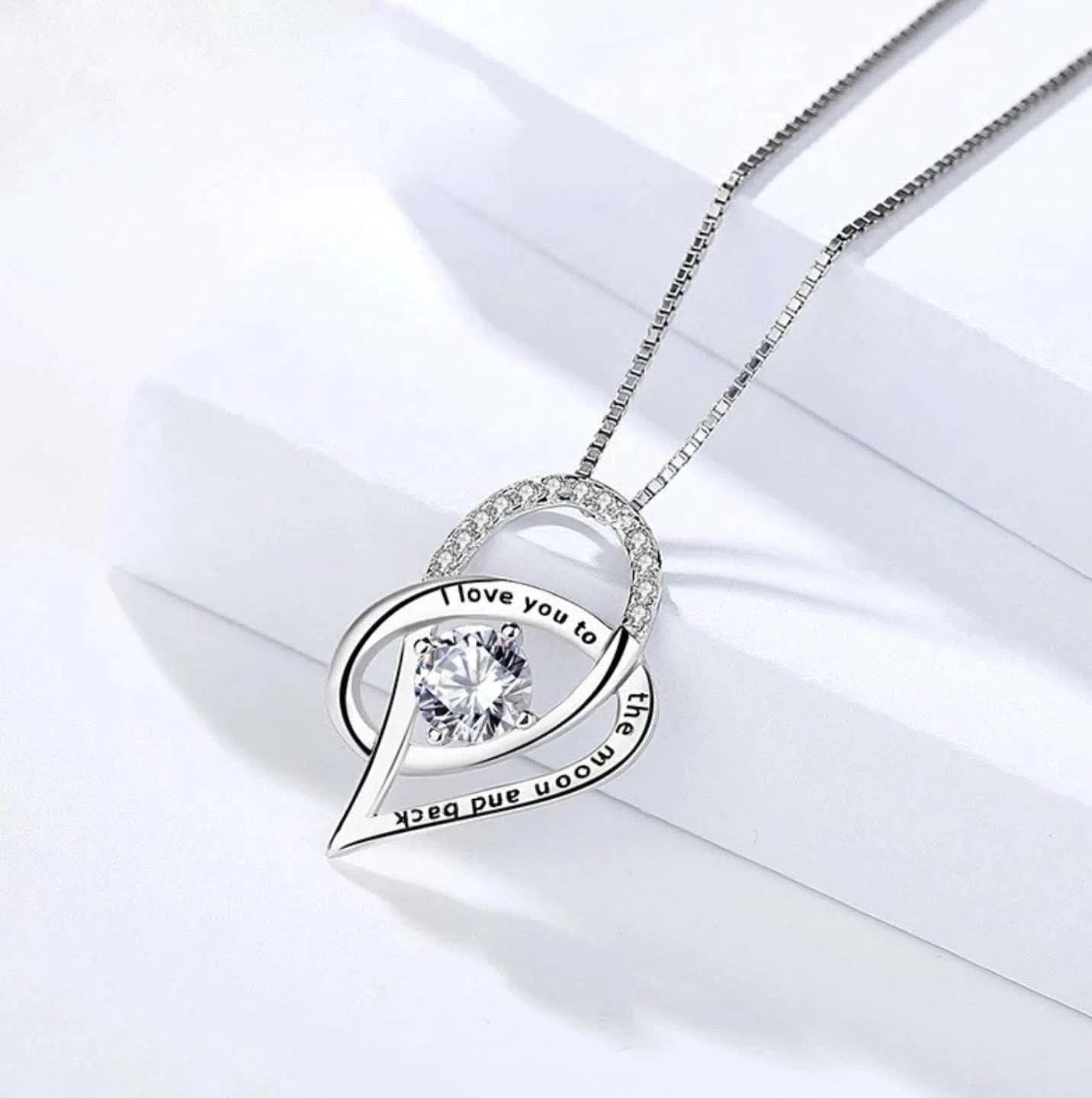 Colgante Corazón Piedras Preciosas Auténticas - Joyería Natural, Aprox. 2x2 Cm, Con Cadena Plateada | Regalo Significado Especial | Incluye Tarjeta Informativa