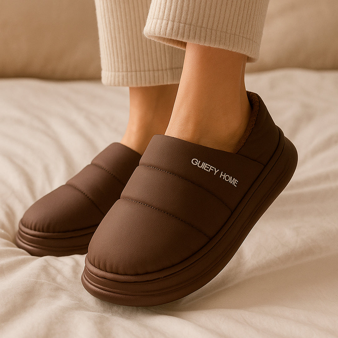 Pantufla Cerrada Queey Home con Simil Corderito