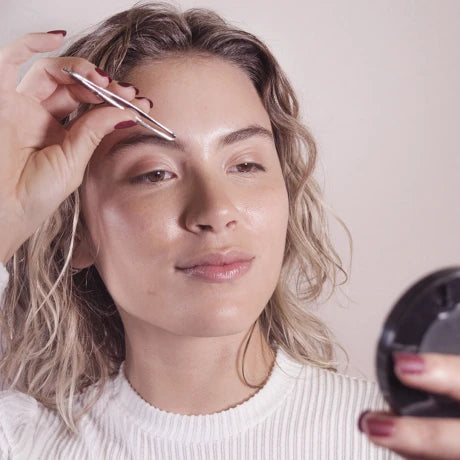 ESPEJO Y PINZA DE CEJAS - MAGNIFYING MIRROR AND TWEEZERS