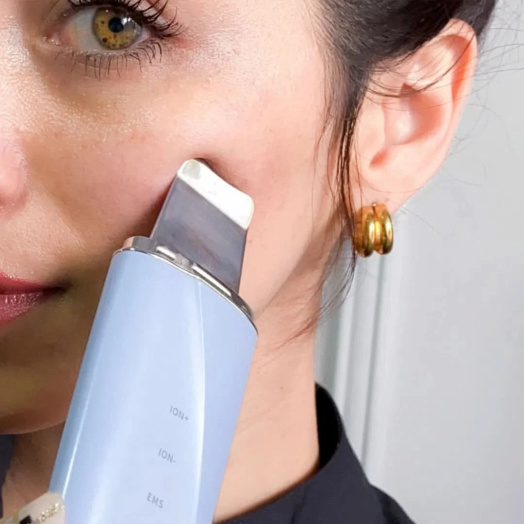 Espátula SkinPulse ultrasónica Blumin en uso – Milgenial Uruguay