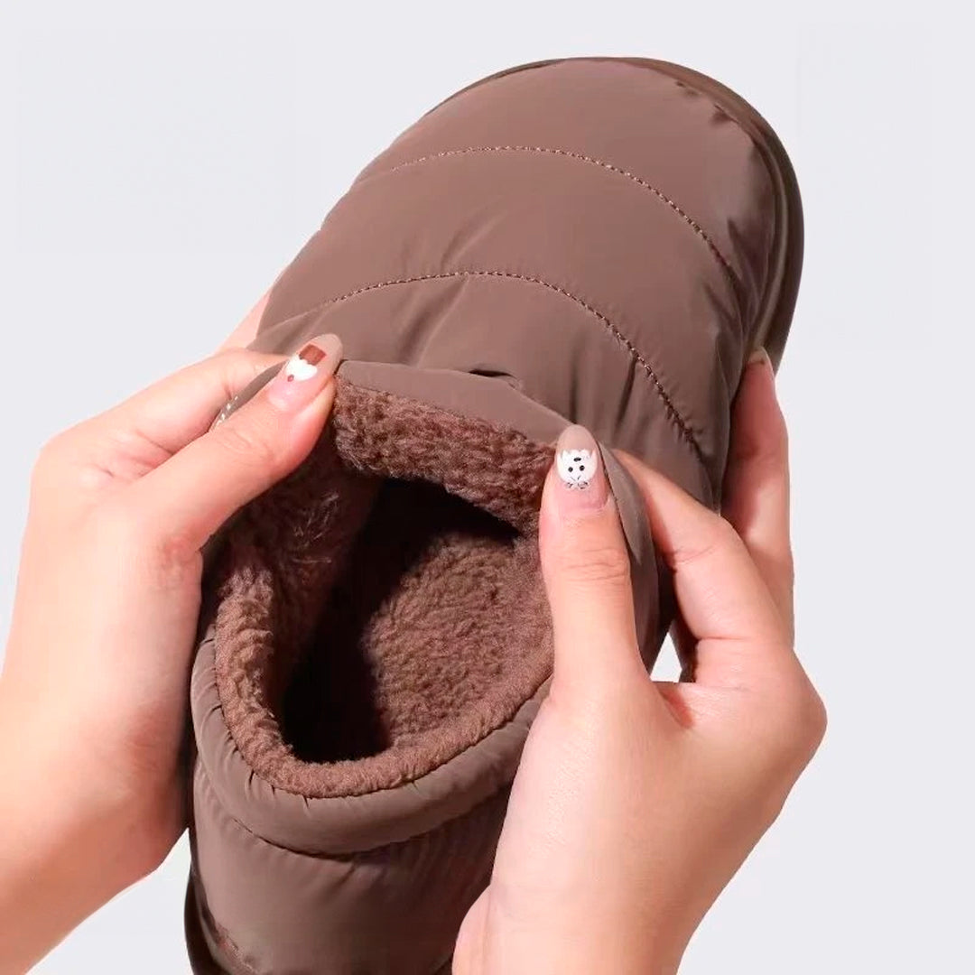 Pantufla Cerrada Queey Home con Simil Corderito