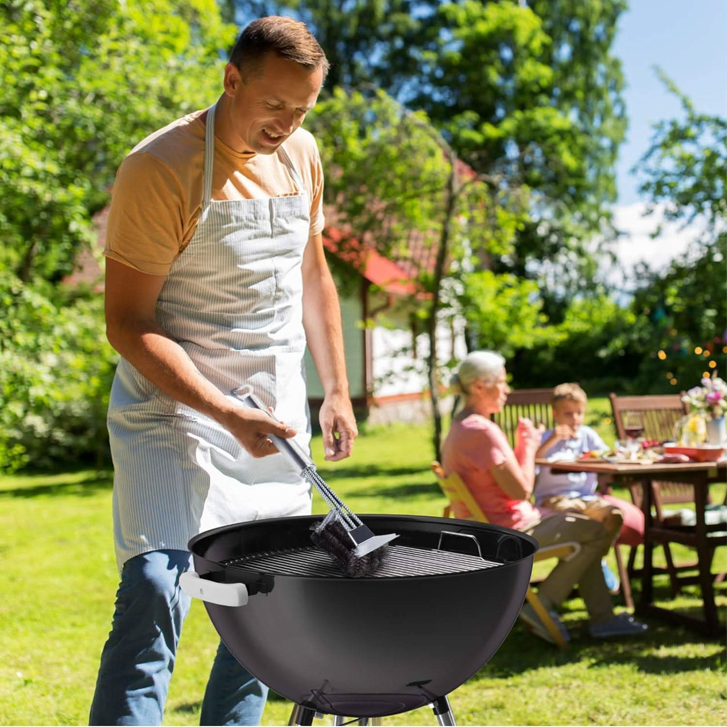 Cepillo con Raspador de Acero para Limpieza de Parrilla