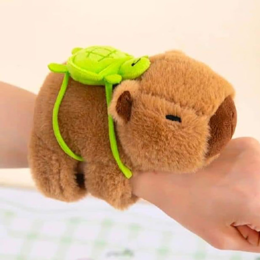 Peluche Pulsera Capibara con Mochila Tortuga